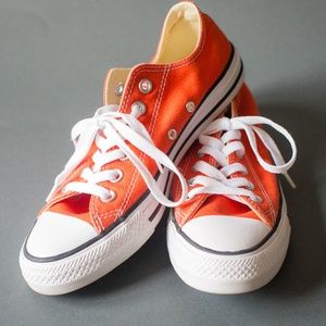 Converse Chuck Taylor All Stars (orange)